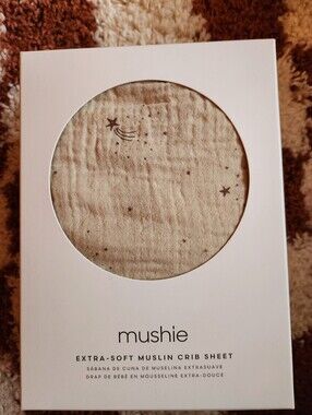 Mushie Extra-Soft Muslin Crib Sheet in Beige with Falling Stars Print